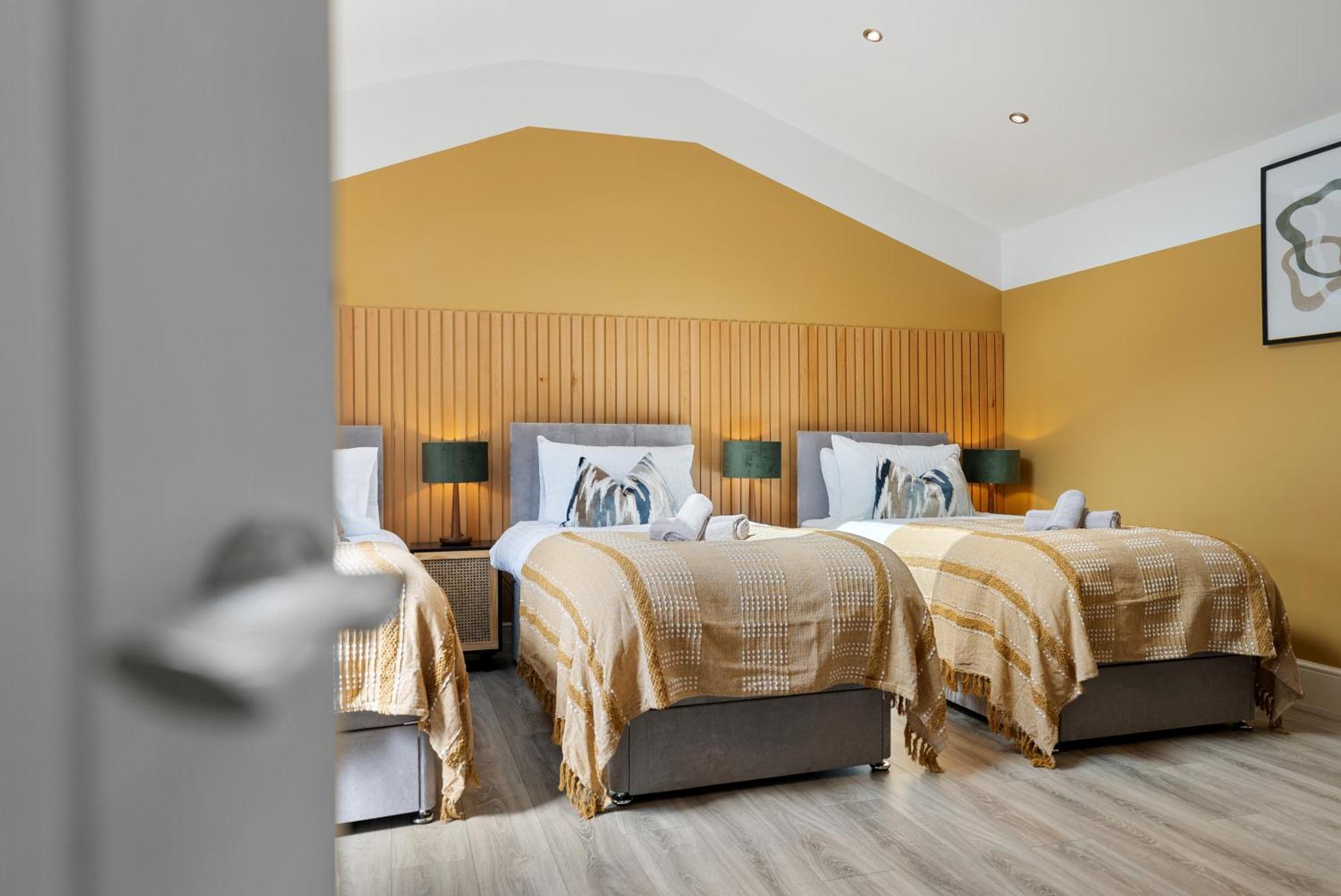4-Bedroom Stunning Luxe, Spacious & Stylish Design House Bolton, Sleeps 11, With Parking Central Bolton, Links To Manchester, Pet-Friendly, Best For Groups! Work Contractors And Summer Special Offer! - By Blue Puffin Stays Farnworth Luaran gambar