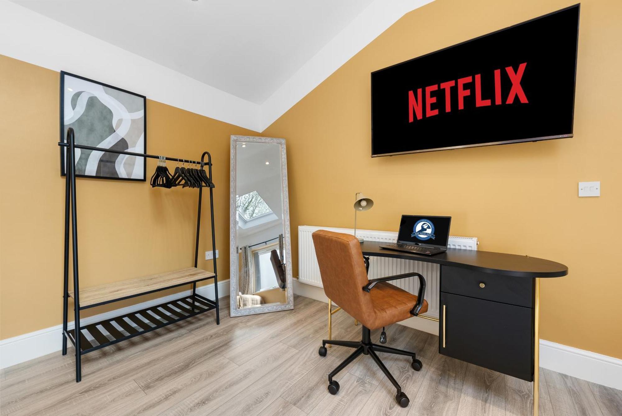 4-Bedroom Stunning Luxe, Spacious & Stylish Design House Bolton, Sleeps 11, With Parking Central Bolton, Links To Manchester, Pet-Friendly, Best For Groups! Work Contractors And Summer Special Offer! - By Blue Puffin Stays Farnworth Luaran gambar