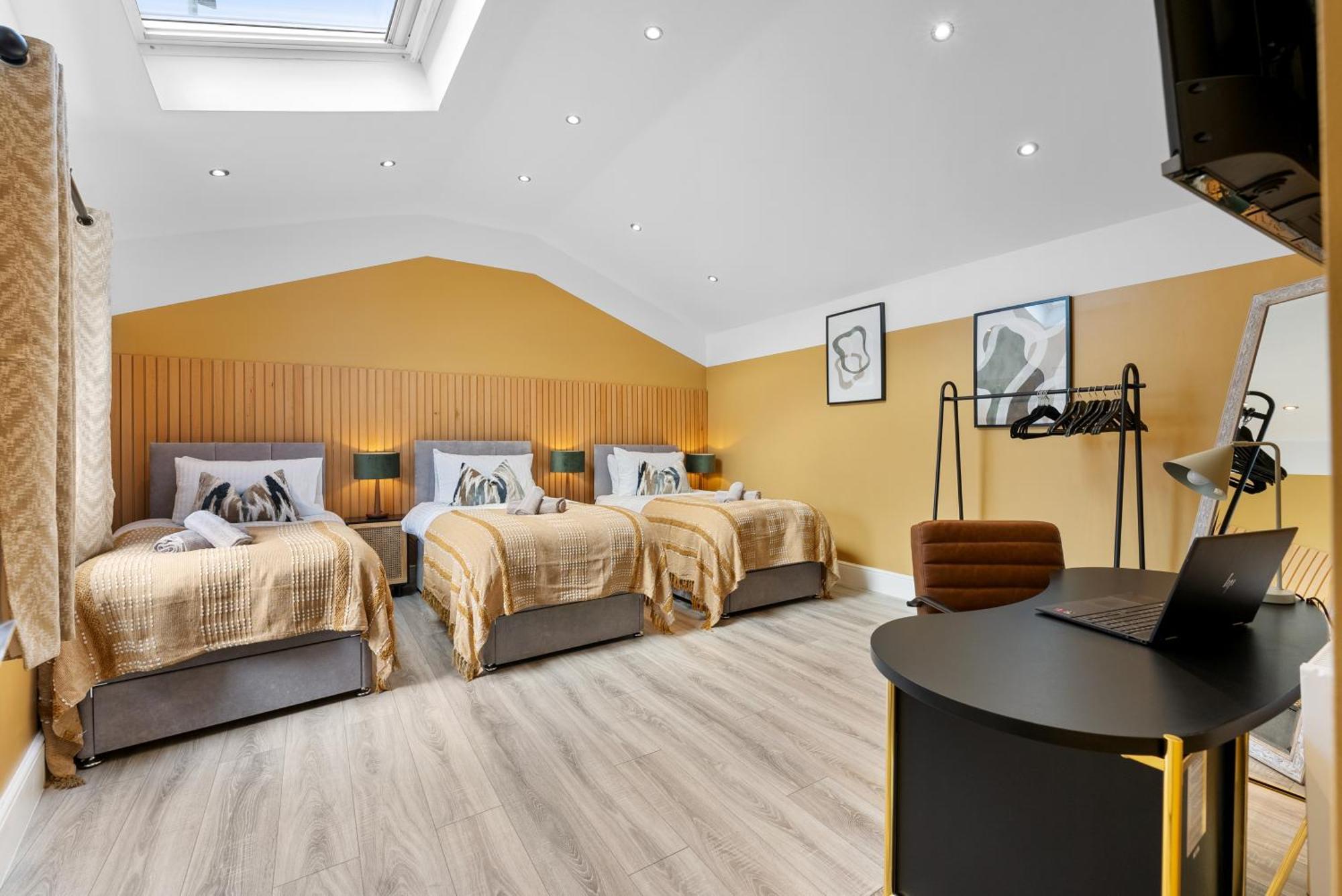4-Bedroom Stunning Luxe, Spacious & Stylish Design House Bolton, Sleeps 11, With Parking Central Bolton, Links To Manchester, Pet-Friendly, Best For Groups! Work Contractors And Summer Special Offer! - By Blue Puffin Stays Farnworth Luaran gambar