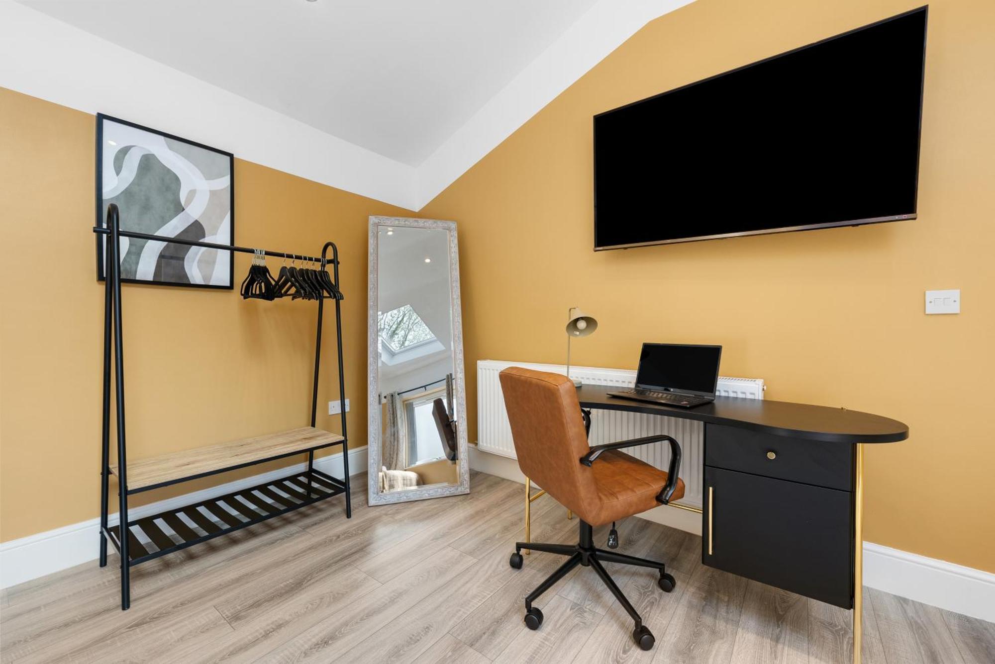 4-Bedroom Stunning Luxe, Spacious & Stylish Design House Bolton, Sleeps 11, With Parking Central Bolton, Links To Manchester, Pet-Friendly, Best For Groups! Work Contractors And Summer Special Offer! - By Blue Puffin Stays Farnworth Luaran gambar
