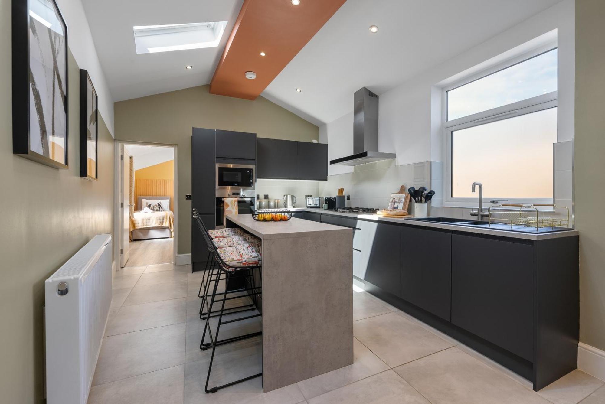 4-Bedroom Stunning Luxe, Spacious & Stylish Design House Bolton, Sleeps 11, With Parking Central Bolton, Links To Manchester, Pet-Friendly, Best For Groups! Work Contractors And Summer Special Offer! - By Blue Puffin Stays Farnworth Luaran gambar
